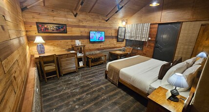 The Hiddengem Room Type - The Royal luxury cabin with bathtub