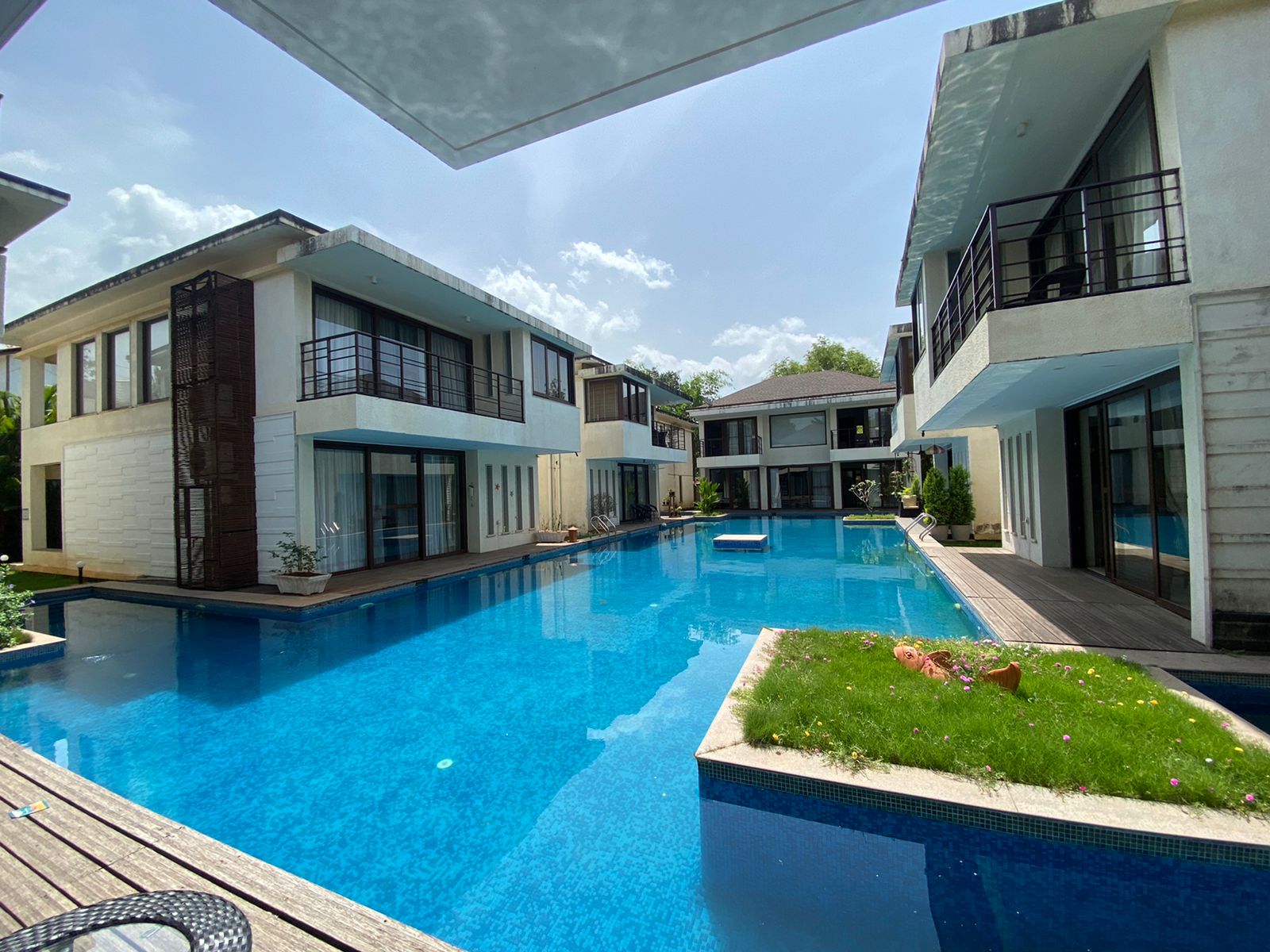 3BHK VILLA, VAGATOR, POOL, 8 MINS TO BEACH - Tap to explore photos