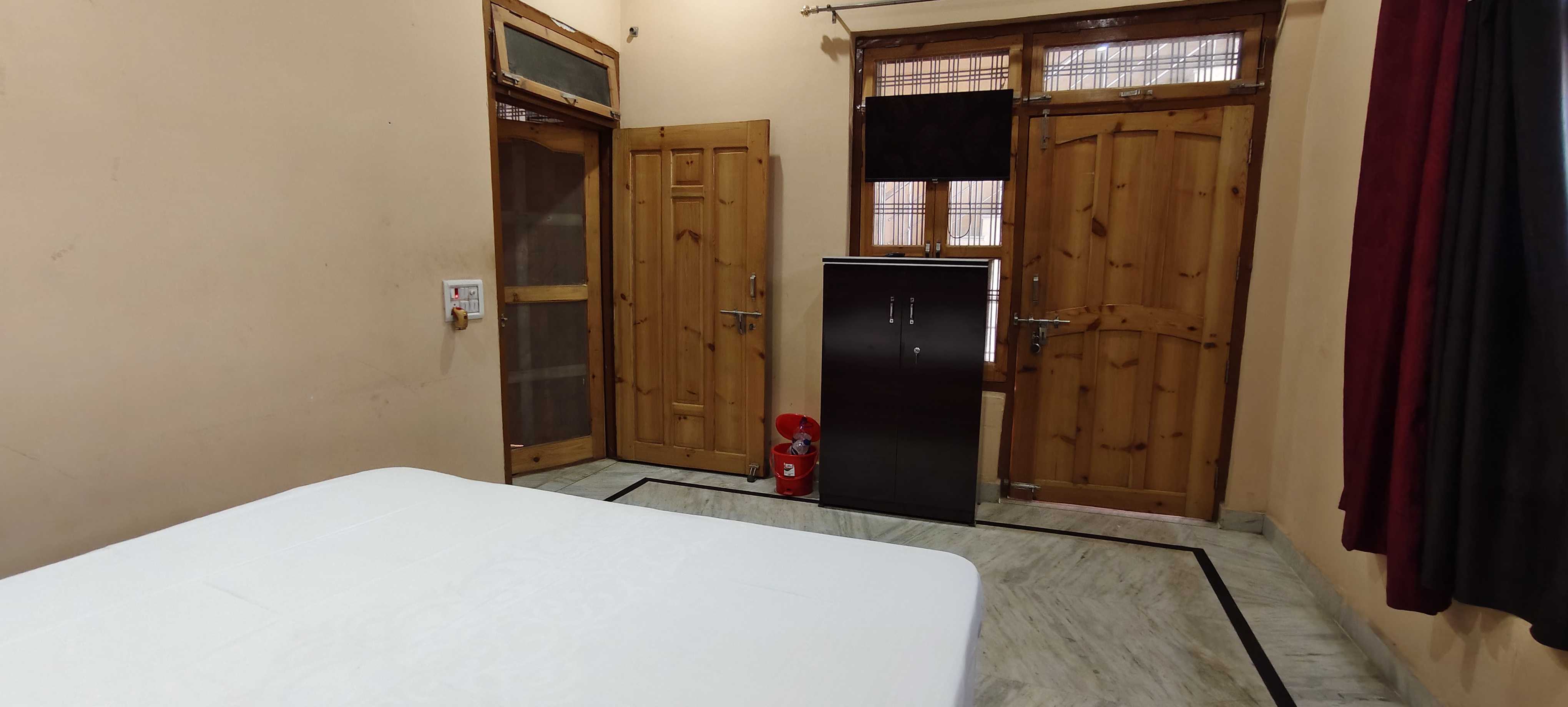 Hotel O HOME Swagat Homestay - Tap to explore photos