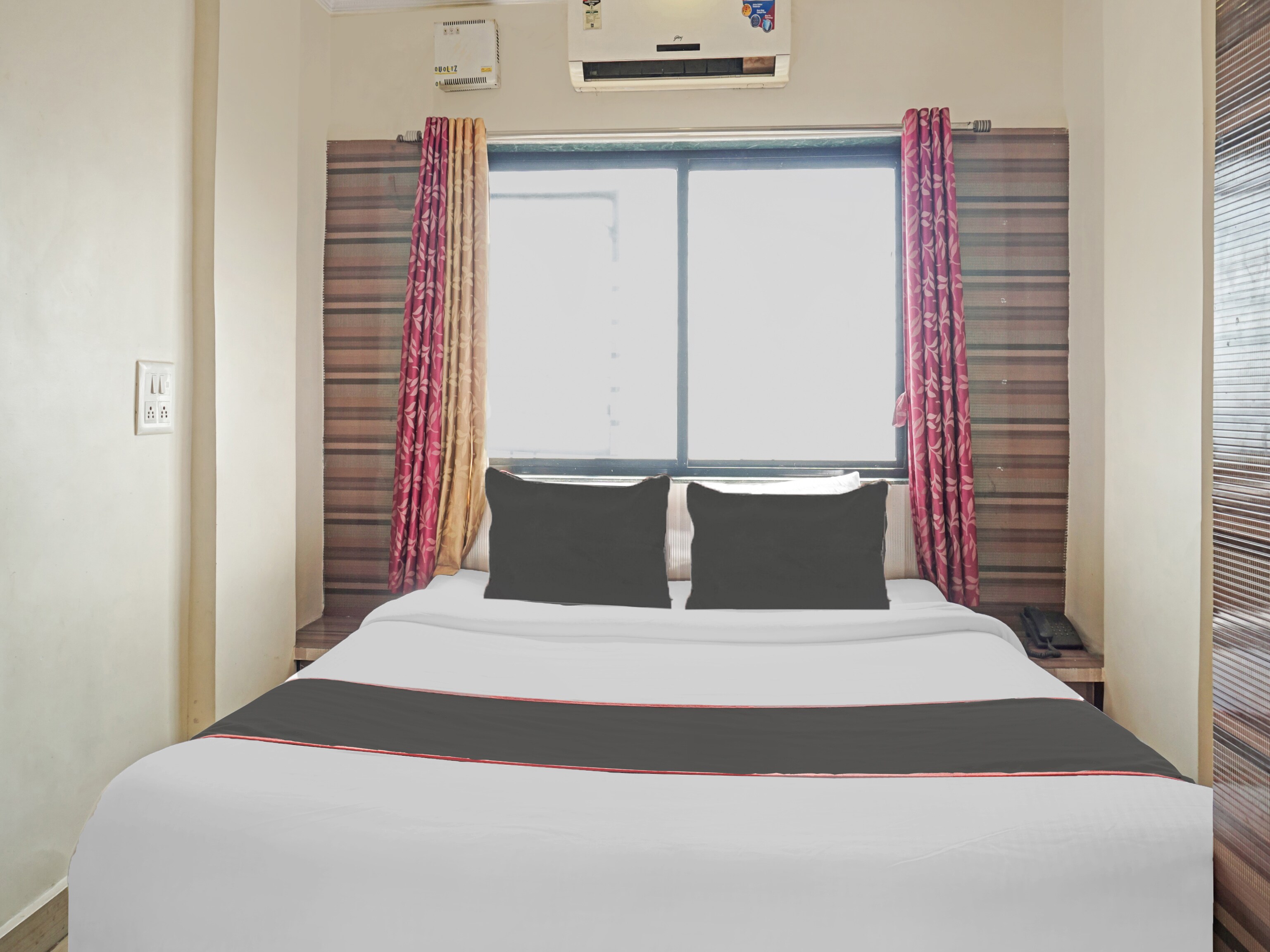 Hotel O Crystal Executive Lodging - Tap to explore photos