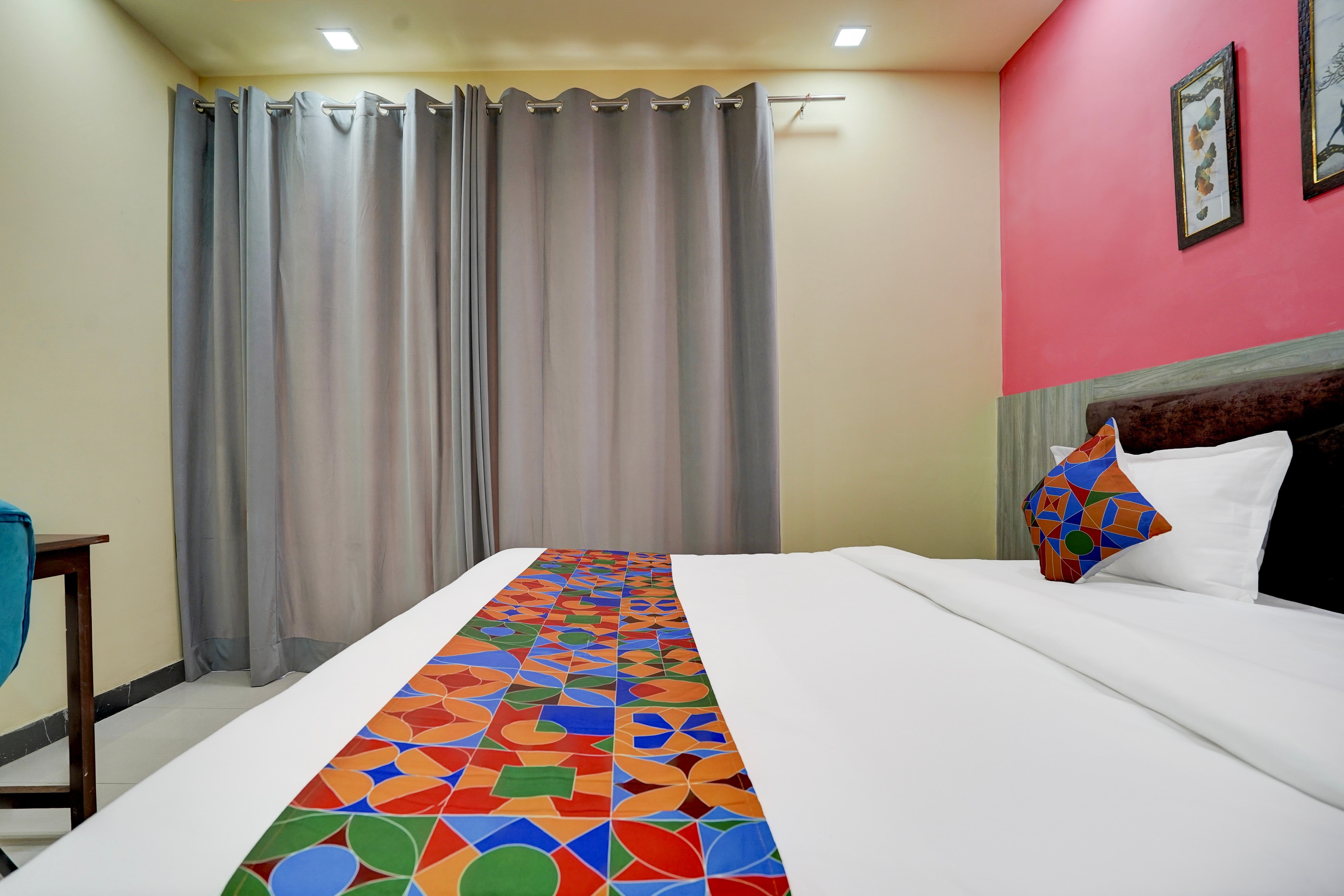 FabHotel Sky - Nr. Sapphire 83 Mall, Manesar - Tap to explore photos