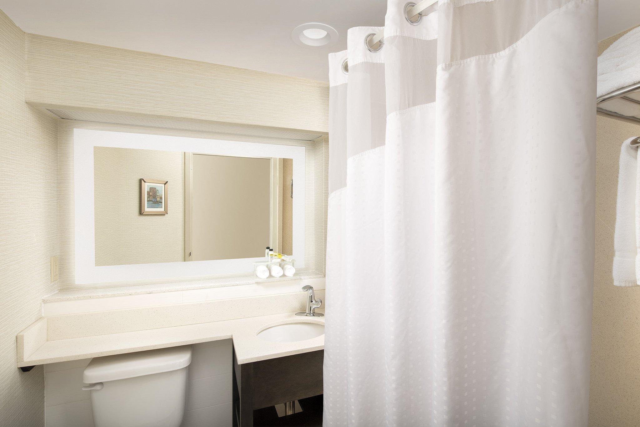 Holiday Inn Express & Suites ANNAPOLIS - Tap to explore photos