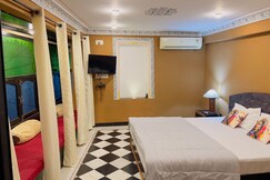 Mild Life Hostel Udaipur |250 Metres from Ambrai Ghat