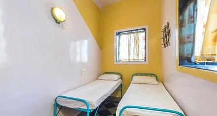 Hostel Vasantashram CST Mumbai Room Type - Double Room with shared bathroom
