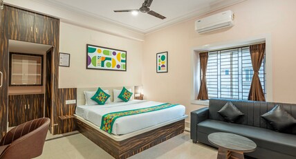 Treebo Sri Krishna Palace Room Type - Deluxe Family Room