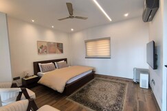 Penthouse with Panoramic View, Terrace Garden 1bhk