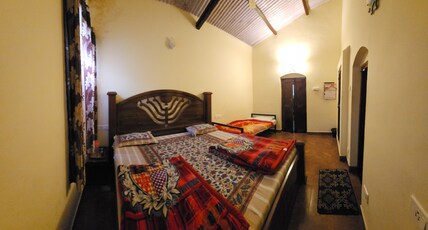 Check Inn Today Room Type - Azelia tripple bedroom