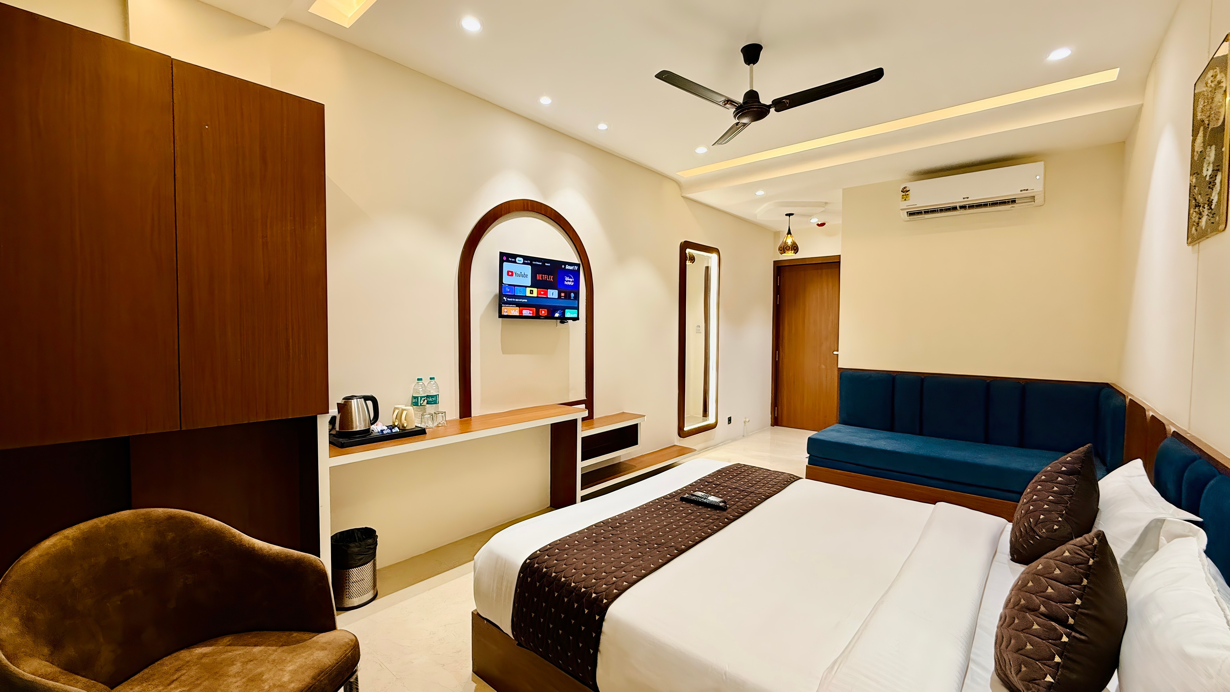 Hotel Mantri Ji - Tap to explore photos
