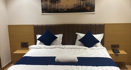 Hotel Krushna Sudama Room Type - Deluxe Room with Garden View King Bed