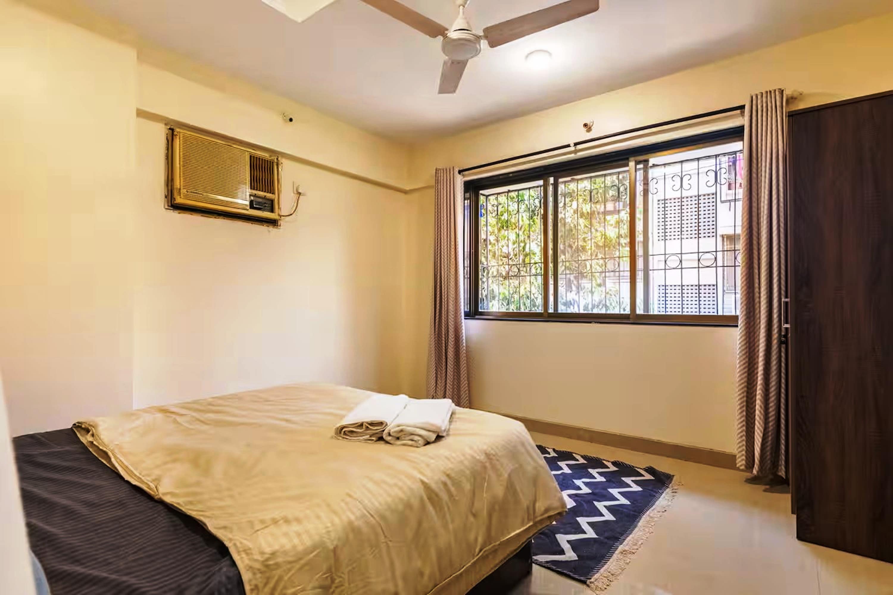 Cozy and Comfortable 2 Bhk Carter Rd - Tap to explore photos