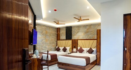 Brown Inn Room Type - Family Room