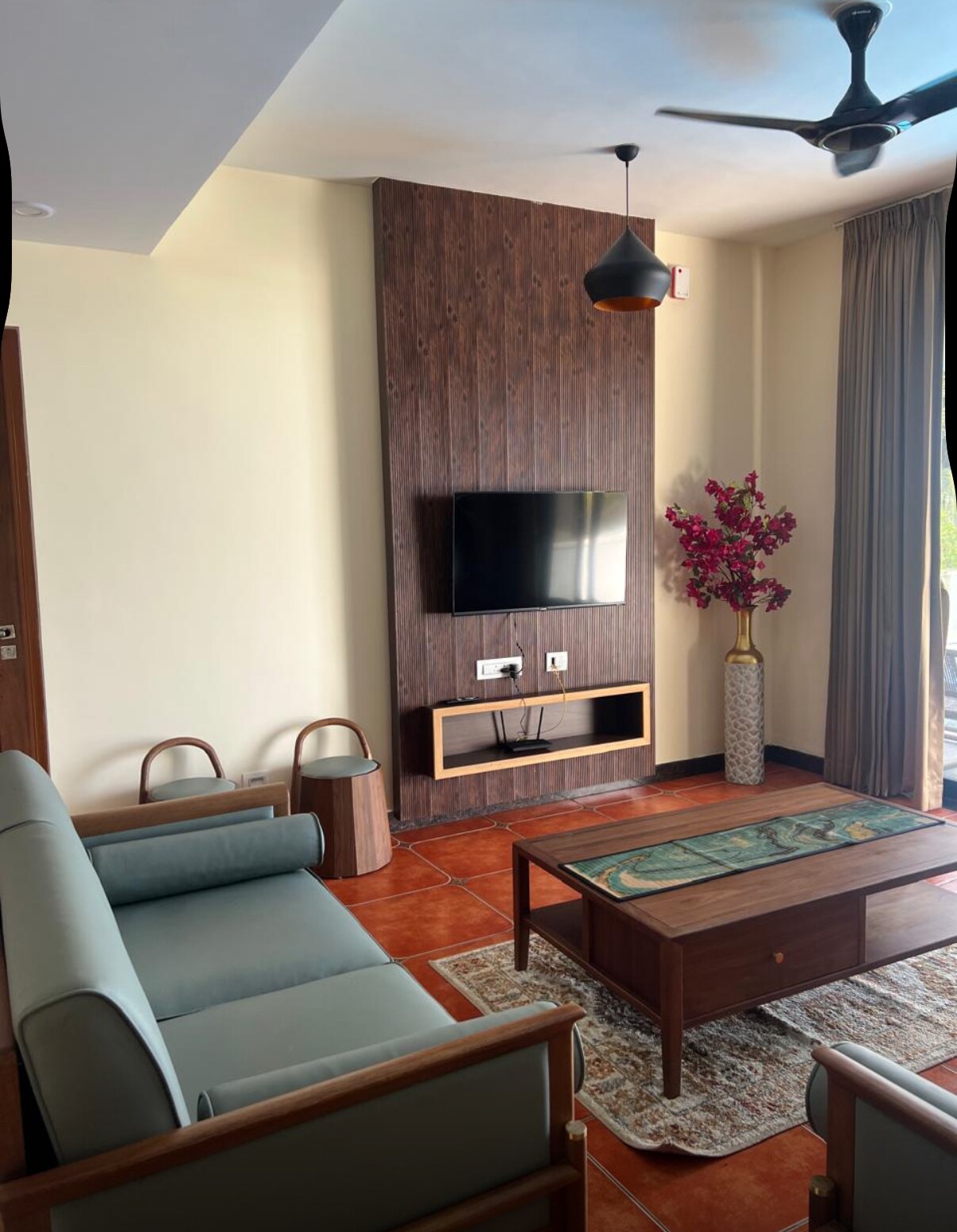 Sea Istaa - Tap to explore photos