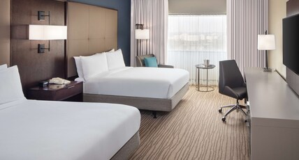 DoubleTree by Hilton Hotel Newark Airport Room Type - 2 DOUBLE BEDS