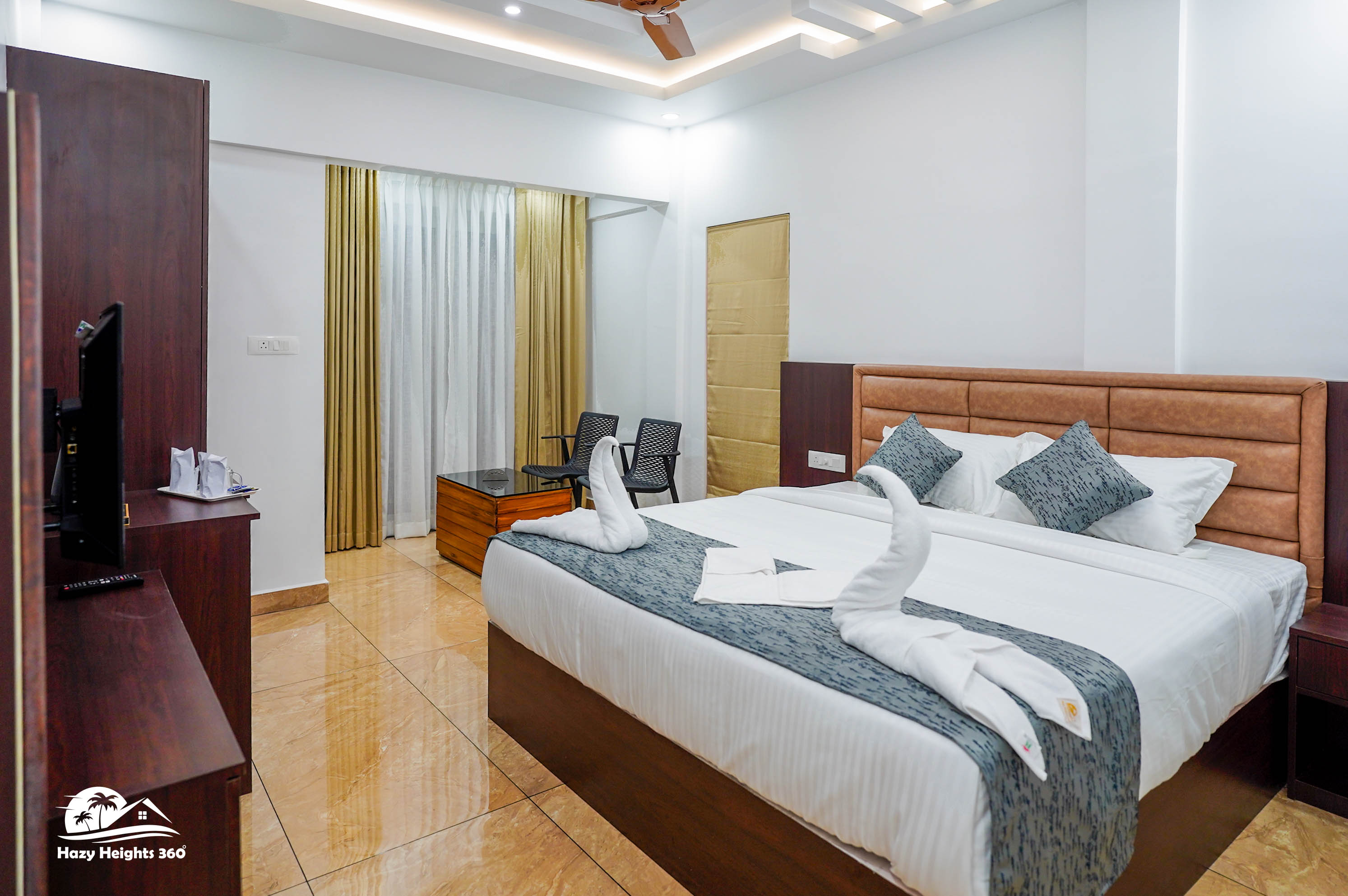 Hazy Heights 360 - Tap to explore photos