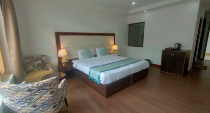 Lha Zes Room Type - Superior Room with Balcony and hotel backside View