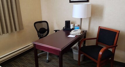 Best Western Plus Durham Hotel & Conference Centre Room Type - 1 Queen Bed, Non-Smoking, Microwave And Refrigerator, Wi-Fi, Full Breakfast