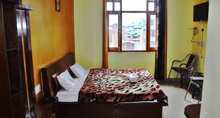 Pole Star Regency Room Type - Delux room with moutain view