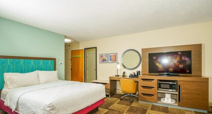 Hampton Inn by Hilton Hutchinson Room Type - 2 QUEEN SUITE W SOFABD NS