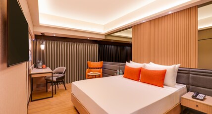 Lemon Tree Premier Malad Mumbai Room Type - Premier Queen