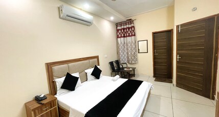 HOTEL SK GRAND Room Type - Deluxe Double