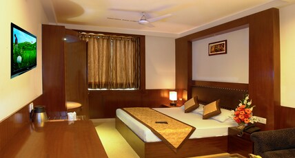 HOTEL APRA DELUXE Room Type - Deluxe Room