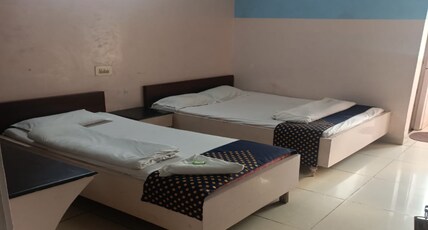 Hotel Vandana Room Type - Non AC std Triple bed