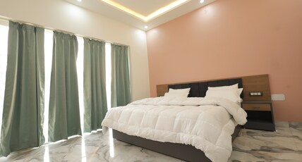 Phir Aana Room Type - Deluxe Room with Balcony (Non- AC)