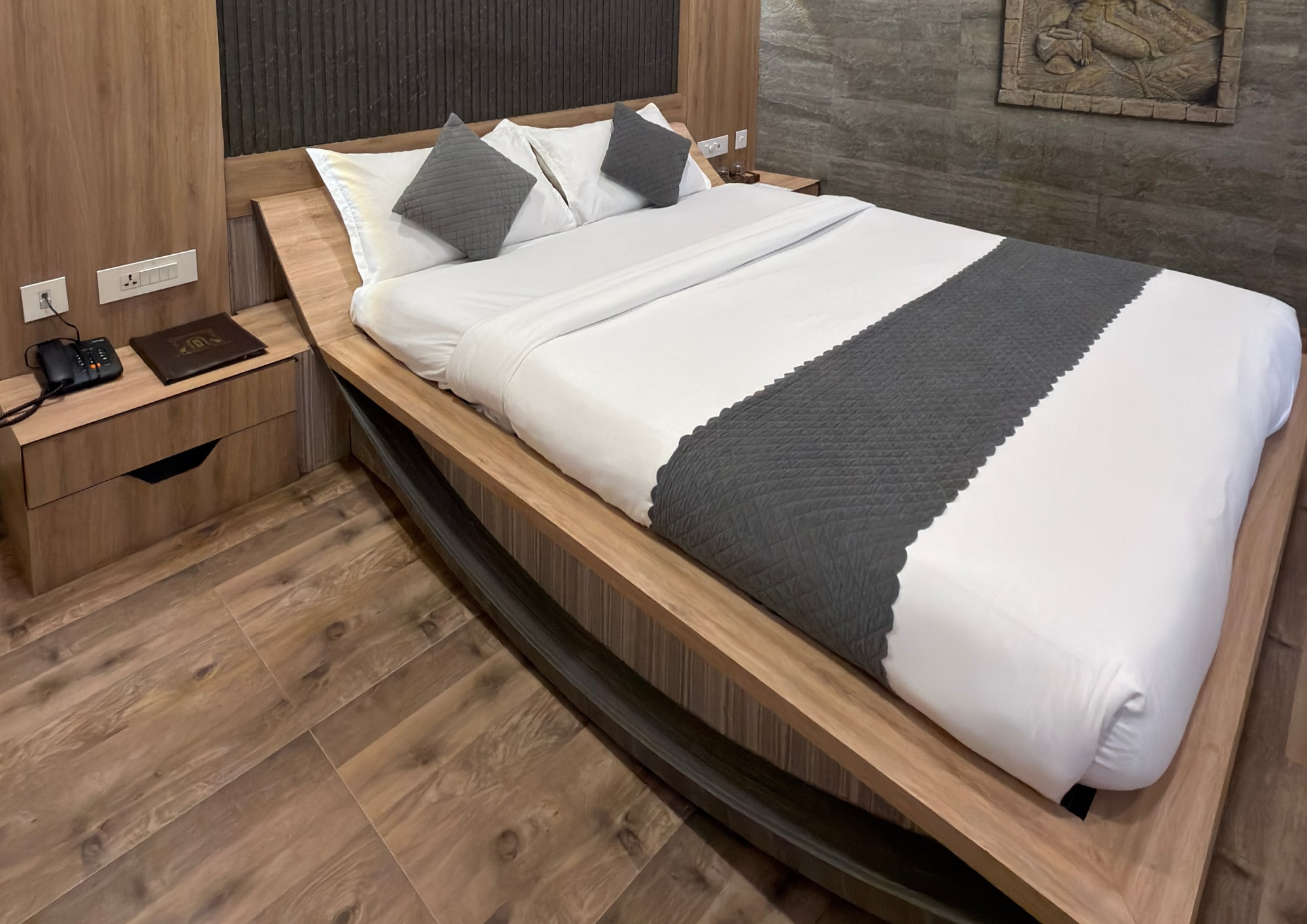 Hotel Mahadev Villa - Tap to explore photos