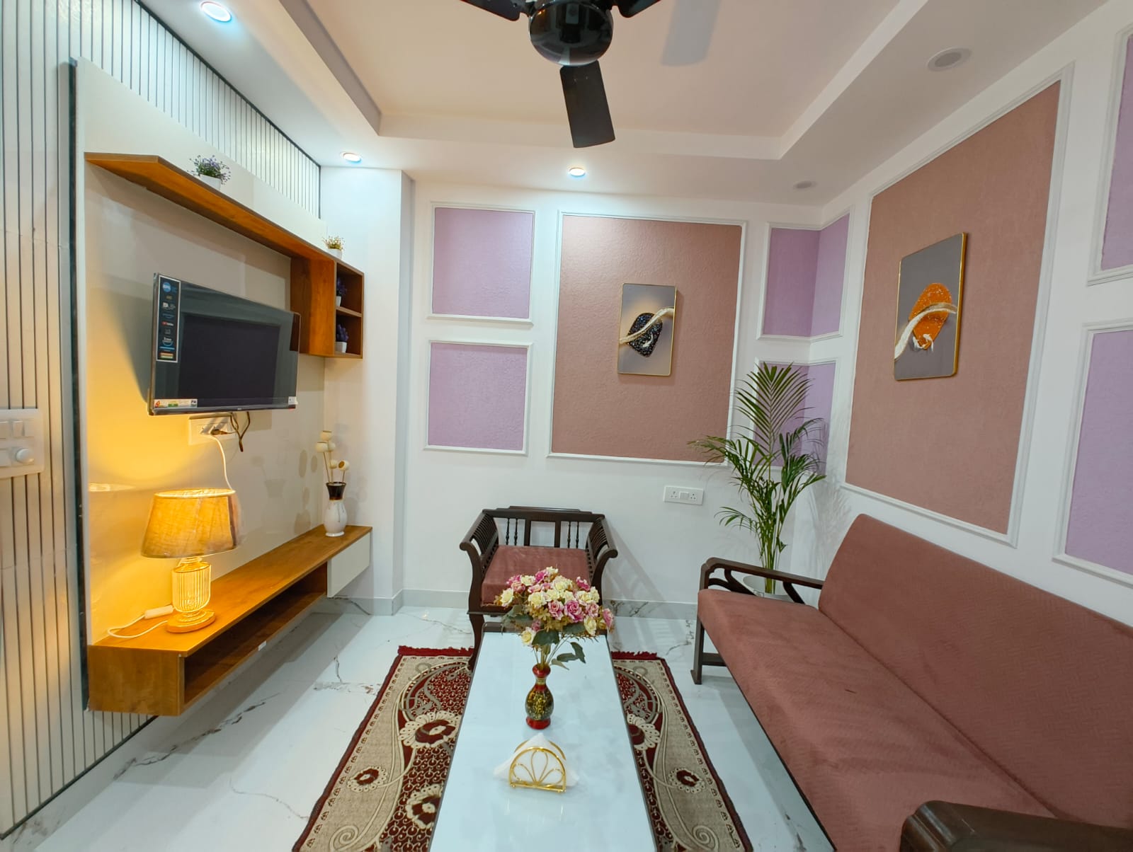 The Welcome Cottage | Spacious 1BHK Apartment in East of Kailash - Tap to explore photos
