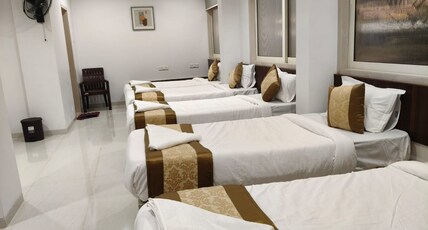 Westbay Biz Dreams Hotel & Suites Room Type - AC Deluxe room with 05 Single beds