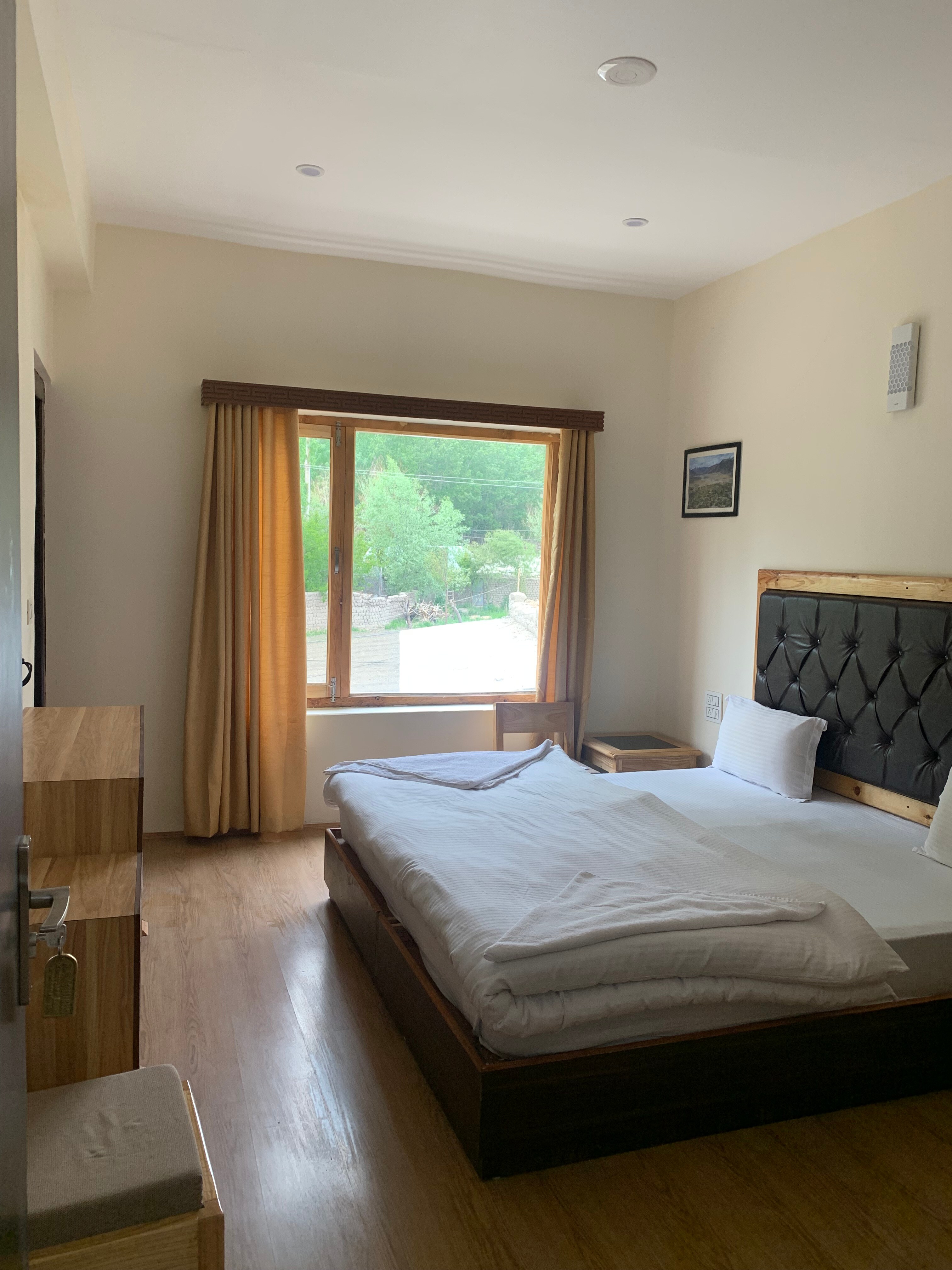 Hinjuma Guest House - Tap to explore photos