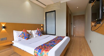 FabHotel Penthouse - A K Dev Road Room Type - Deluxe Room