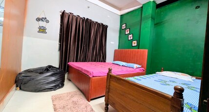 Veda Homestay (Self-Checkin) Room Type - King Bed & Super Single