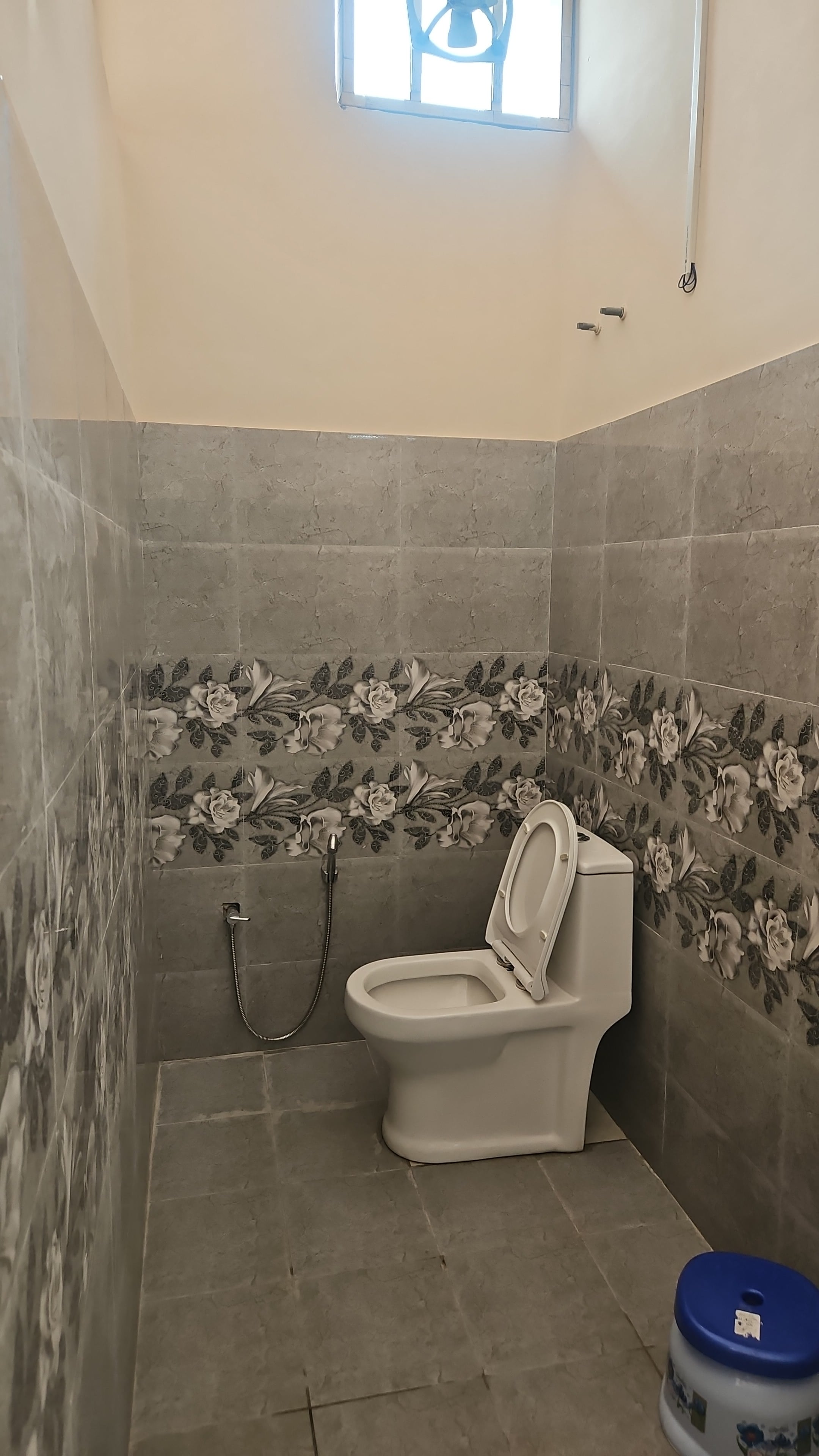 Big Bro Hotel - Tap to explore photos