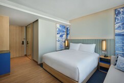 Hilton Garden Inn Bangkok Riverside