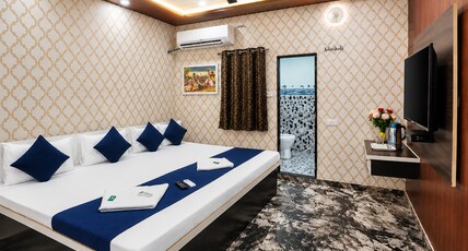 Varanasi Dream Guesthouse I Near Kashi Vishwanath Room Type - Deluxe AC Luxury Quadruple Bedroom