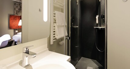 ibis Besancon Centre Ville Room Type - Standard Room with 2 single beds ibis Besancon Centre Ville Room Type - Standard Room with 2 single beds