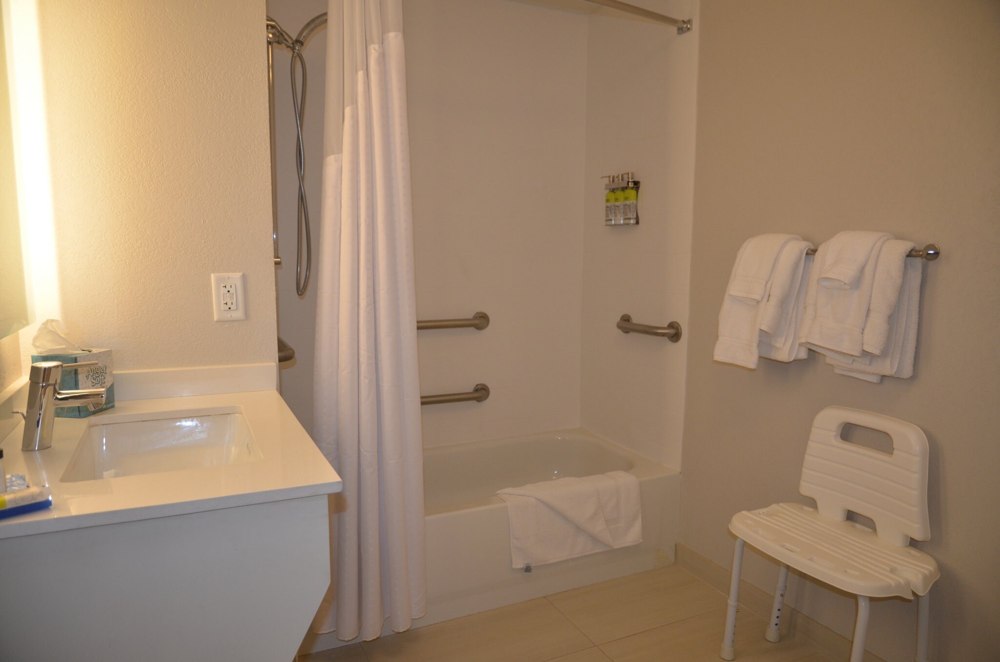 Holiday Inn Express Hotel & Suites Rochester - Tap to explore photos