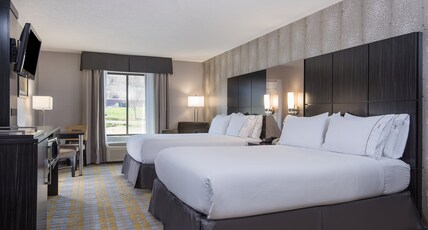 Holiday Inn Express & Suites COOPERSTOWN Room Type - 2 Queen Standard Mobility Accessible Tub Holiday Inn Express & Suites COOPERSTOWN Room Type - 2 Queen Standard Mobility Accessible Tub