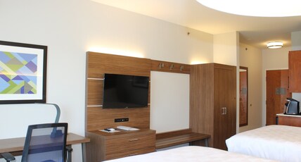 Holiday Inn Express Hotel & Suites Mansfield Room Type - 2 Queen Beds Standard