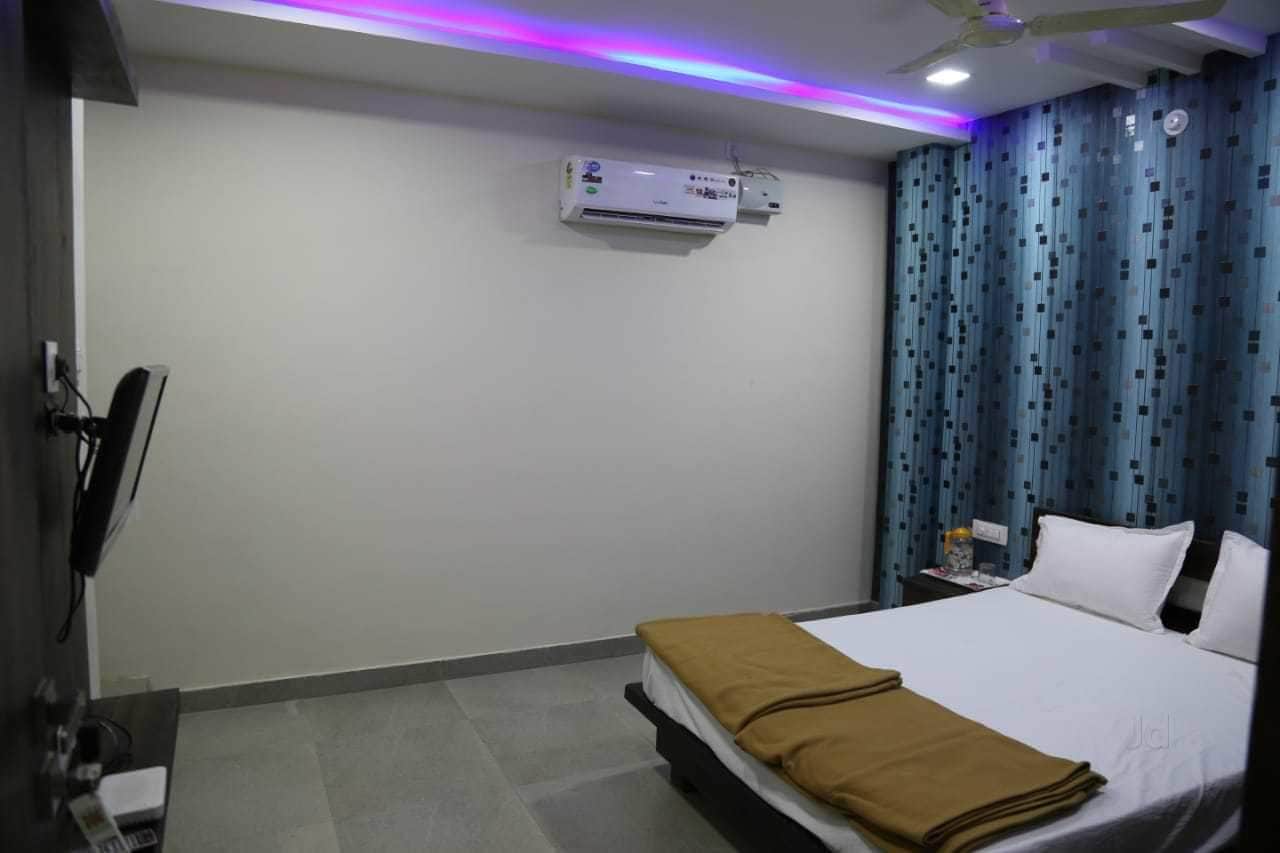 Hotel Nageshwari - Tap to explore photos