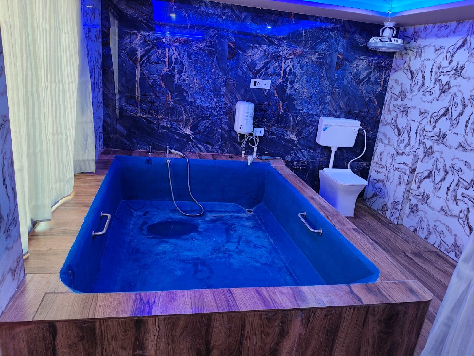 HOTEL ROYAL MANSION SOMNATH - Tap to explore photos