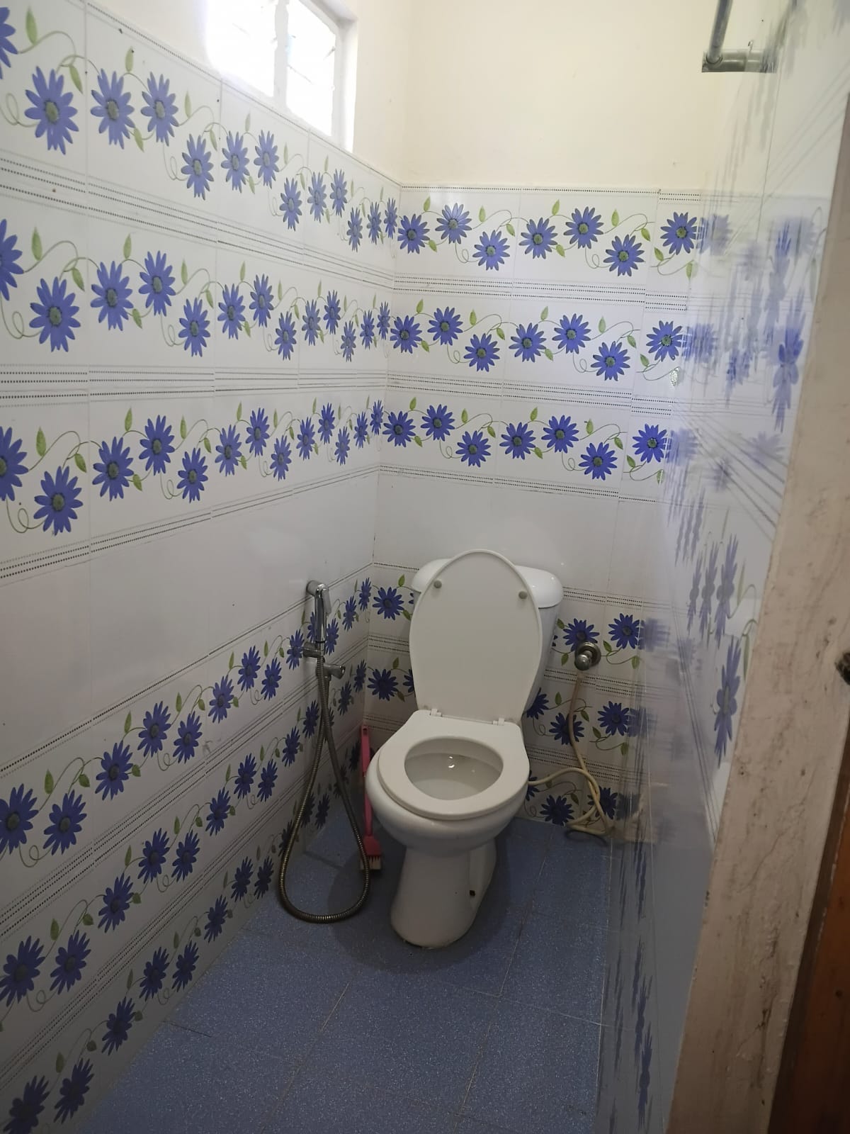 Room In - Tap to explore photos