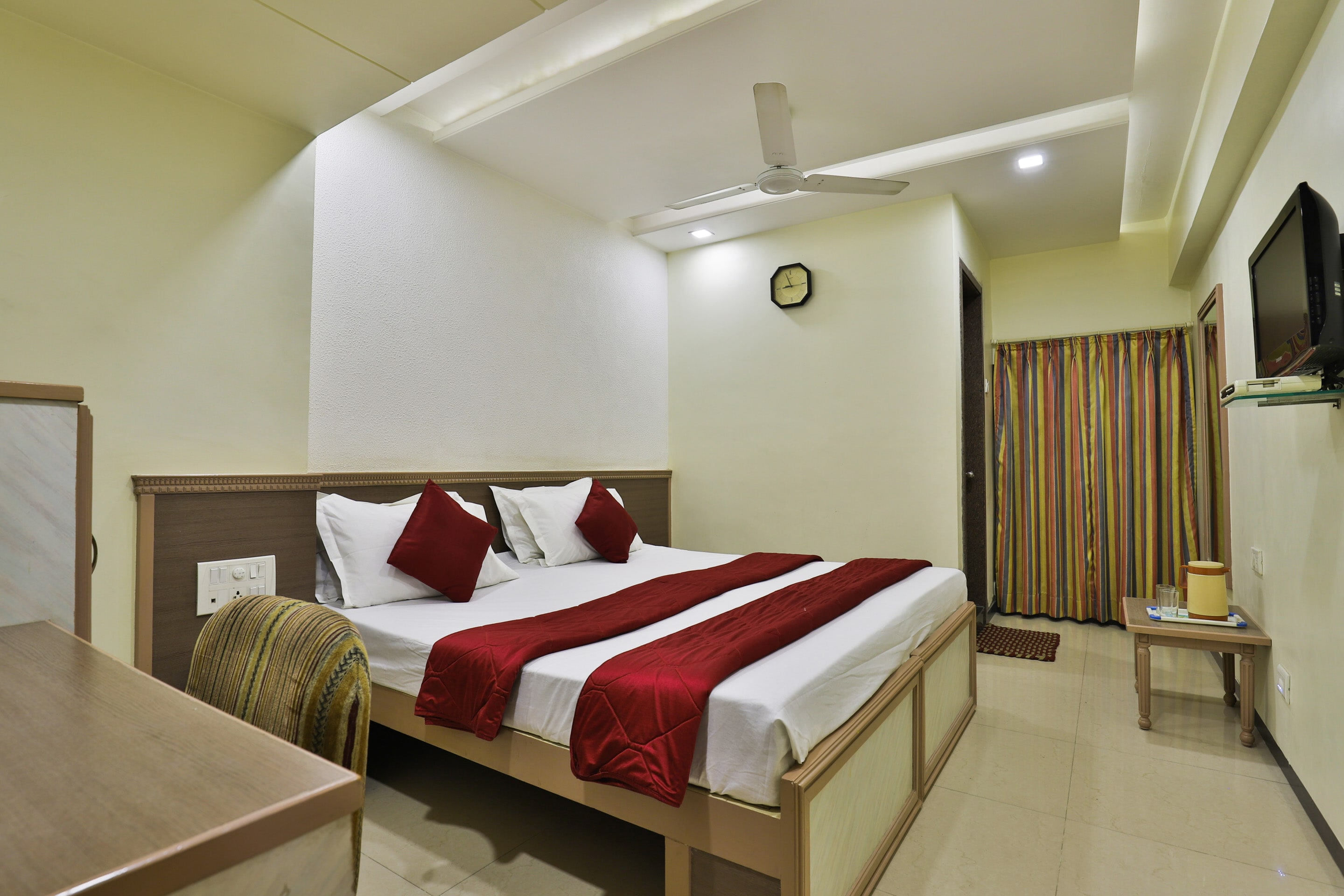 Hotel Rainbow - Tap to explore photos