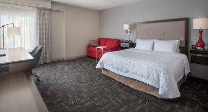 Hampton Inn Boston - Logan Airport Room Type - KING STUDY-NON SMOKING