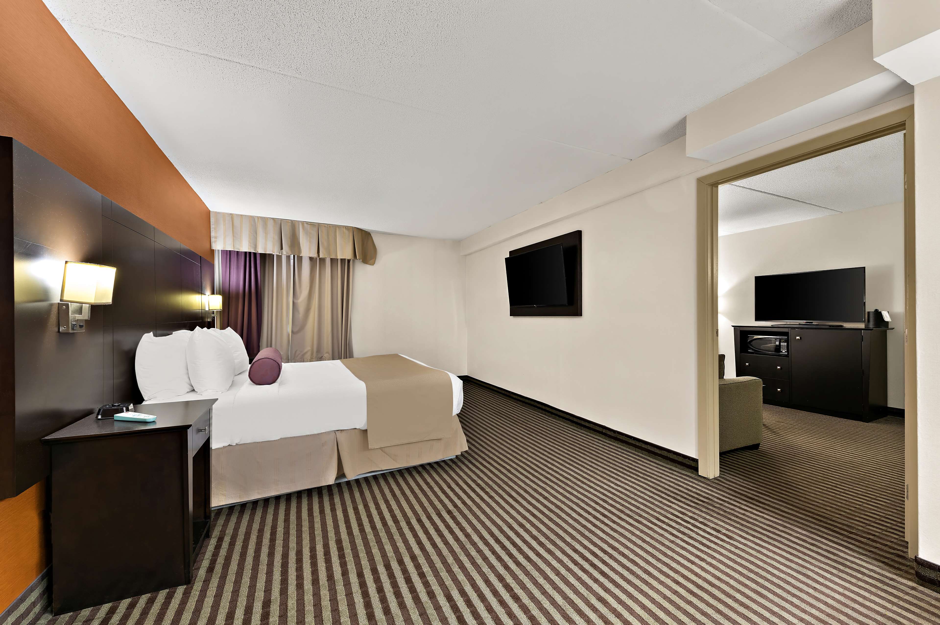 Best Western Plus Toronto North York Hotel & Suites - Tap to explore photos