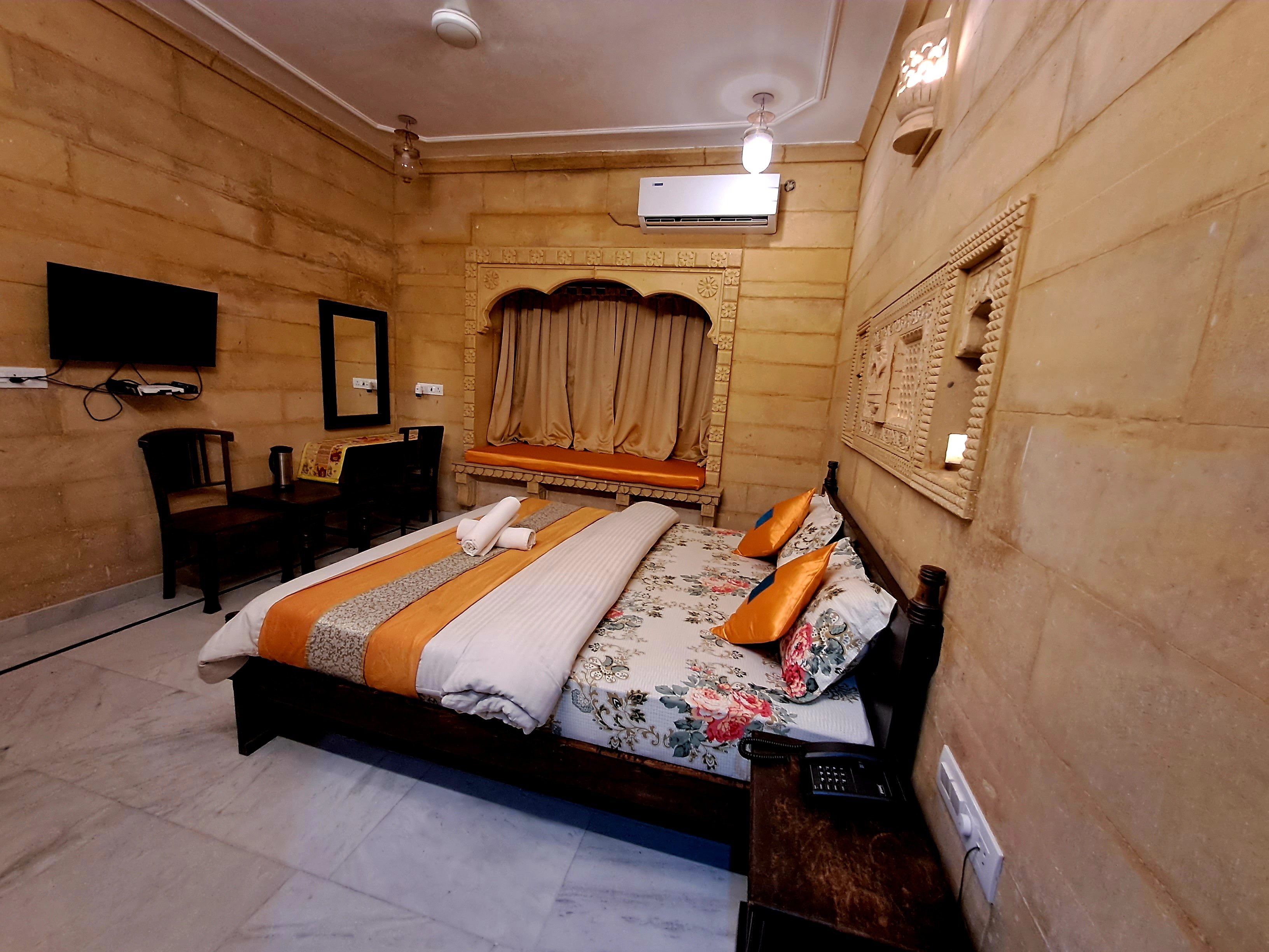 Hotel Samar Villa - Tap to explore photos