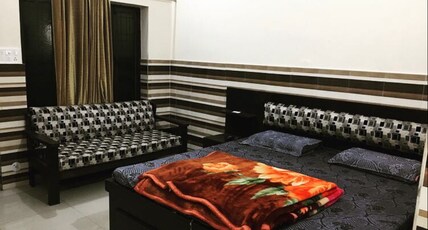 Goyal Galaxy Guest House Room Type - Deluxe Room