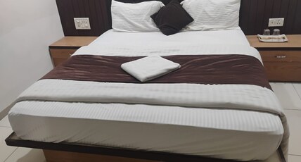 Hotel Metro View Room Type - Deluxe Room