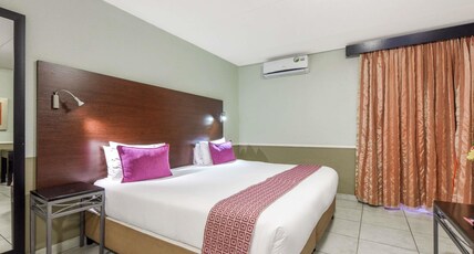 Mercure Nelspruit Hotel Room Type - Deluxe Room with 1 Kingsize double bed, with Balcony Mercure Nelspruit Hotel Room Type - Deluxe Room with 1 Kingsize double bed, with Balcony
